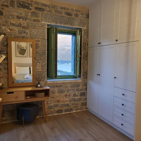 Casa Nostra Maisonette Οίτυλο