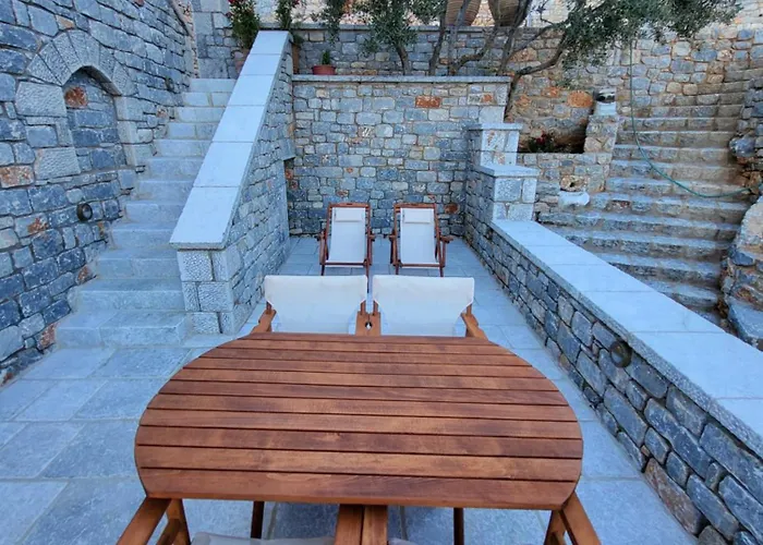 Casa Nostra Maisonette Oitylo